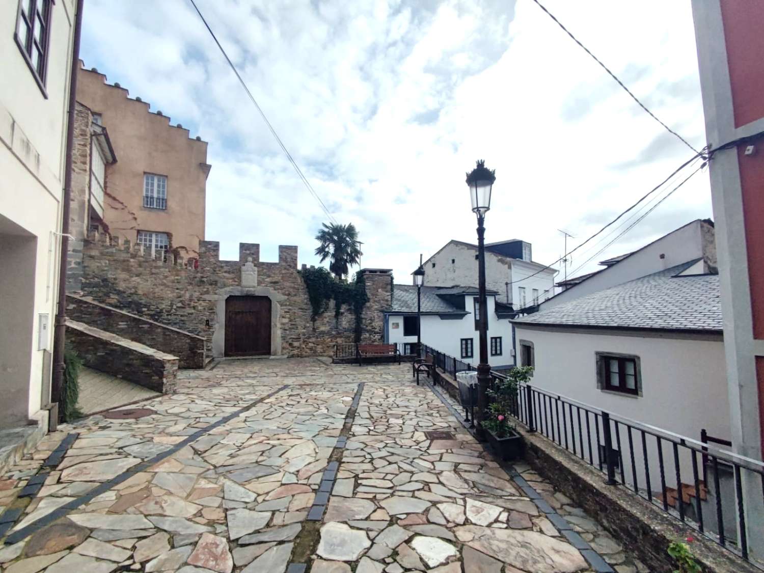 Maisonette in Figueres mit spektakulärem Blick auf die Eo-Mündung