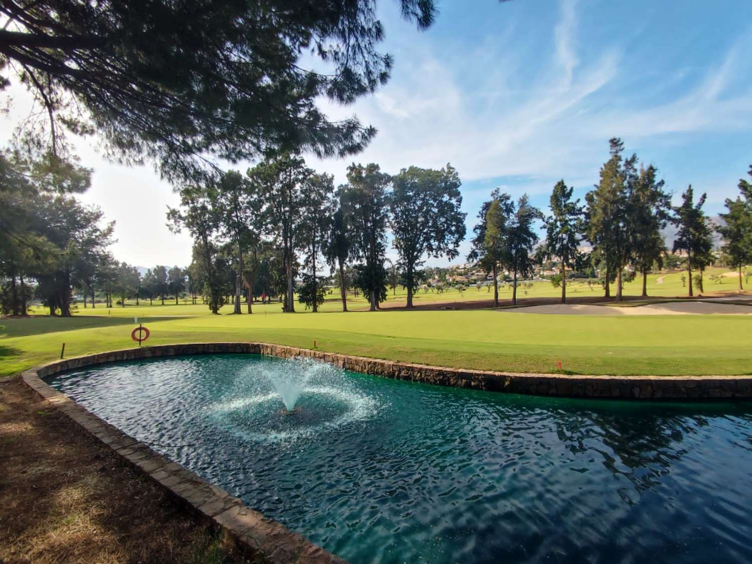 VACKER LÄGENHET I MIJAS GOLF MED UTSIKT ÖVER 16: E HÅLET