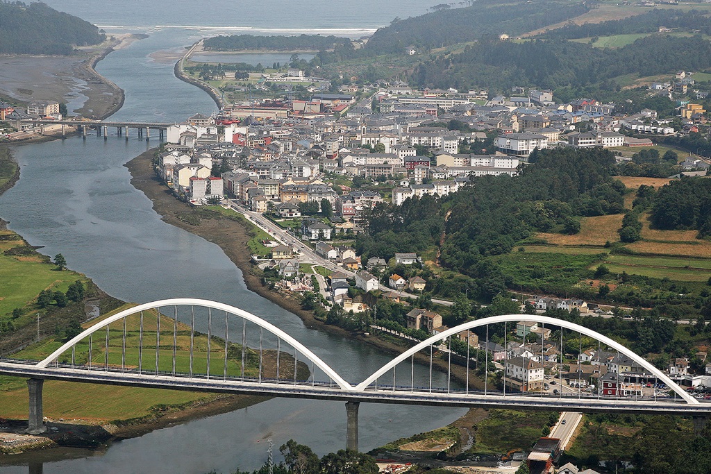 HUS TIL SALG I HJERTET AF NAVIA, ASTURIEN