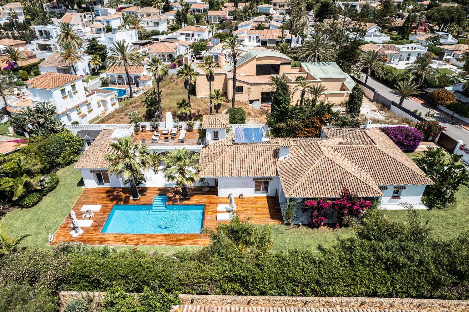 VILLA DE LUXE À 100 MÈTRES DE LA PLAGE, MARBELLA EST