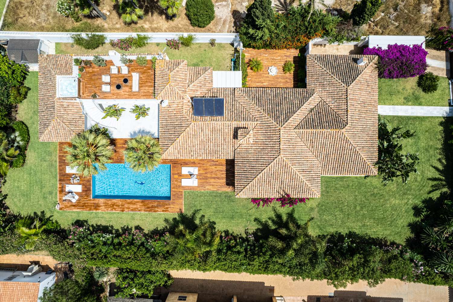 VILLA DE LUXE À 100 MÈTRES DE LA PLAGE, MARBELLA EST