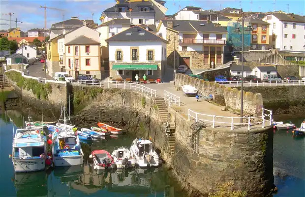 STOR MÖJLIGHET I HAMNEN I PUERTO DE VEGA, NAVIA