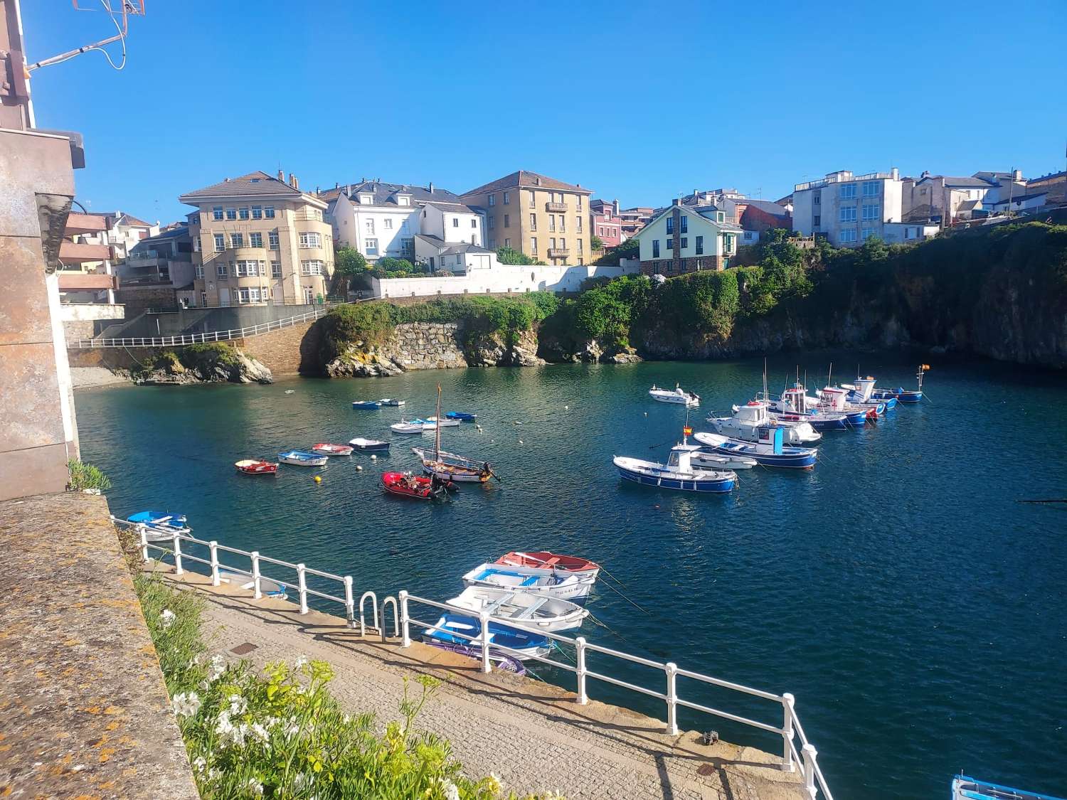 GRANDE MAISON À CÔTÉ DE LA PLAGE DE LA MURAILLE, TAPIA DE CASARIEGO