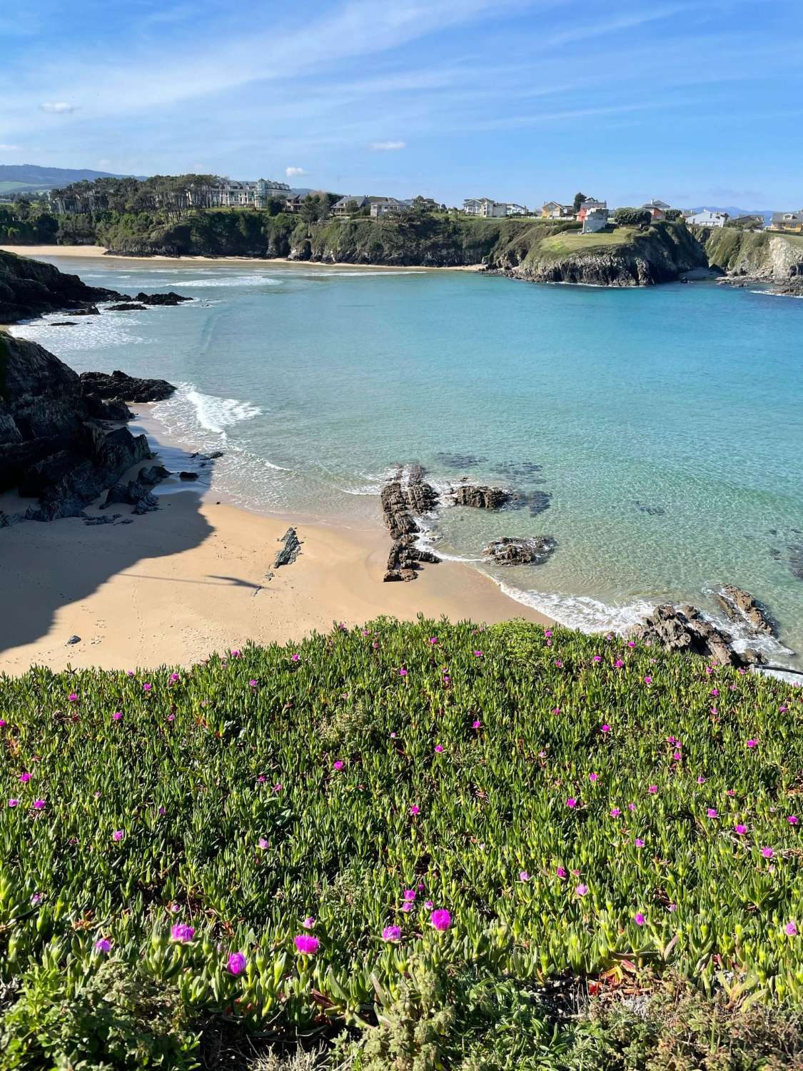 LARGE HOUSE NEXT TO THE BEACH OF THE WALL, TAPIA DE CASARIEGO