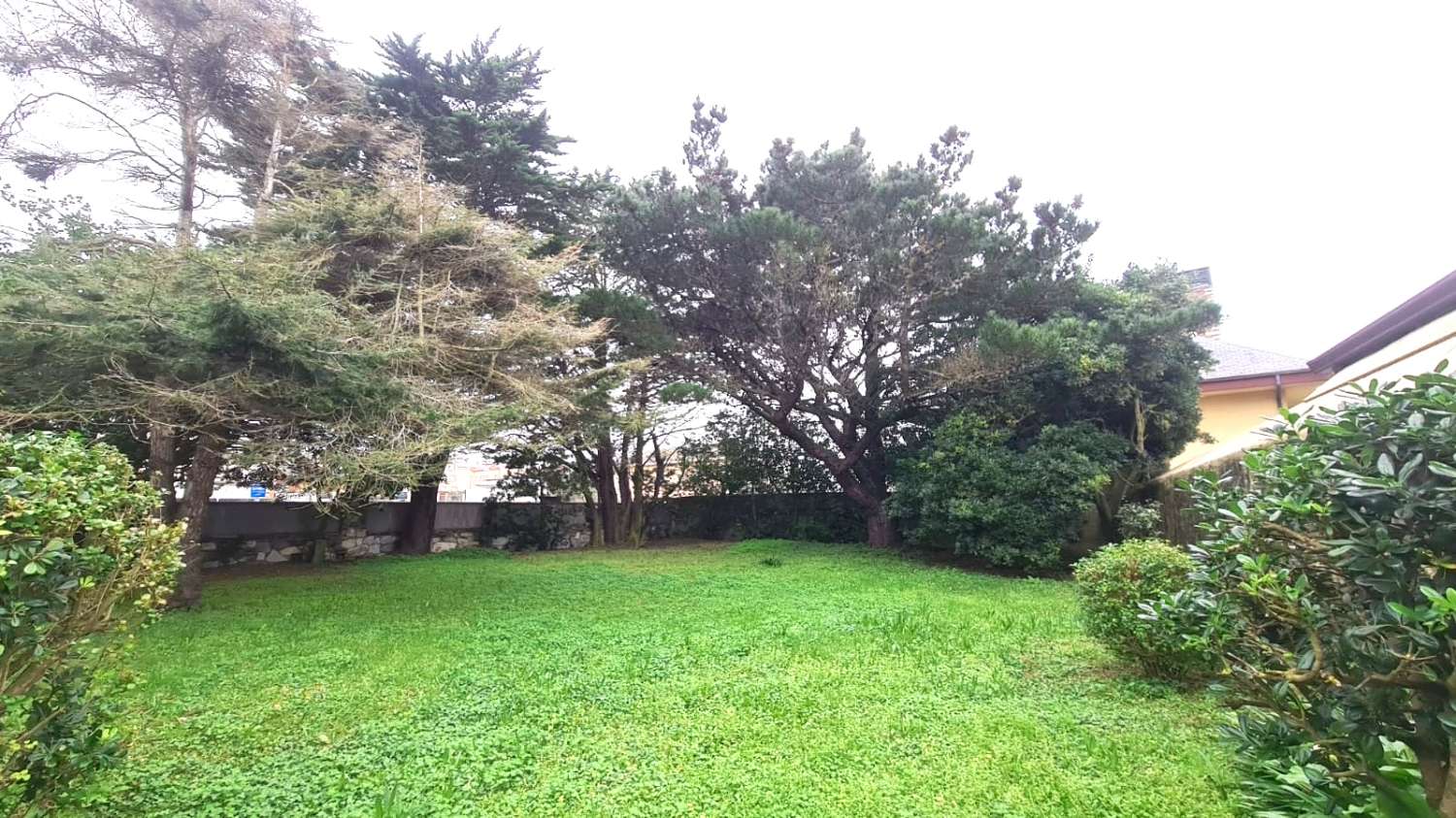 LARGE HOUSE NEXT TO THE BEACH OF THE WALL, TAPIA DE CASARIEGO