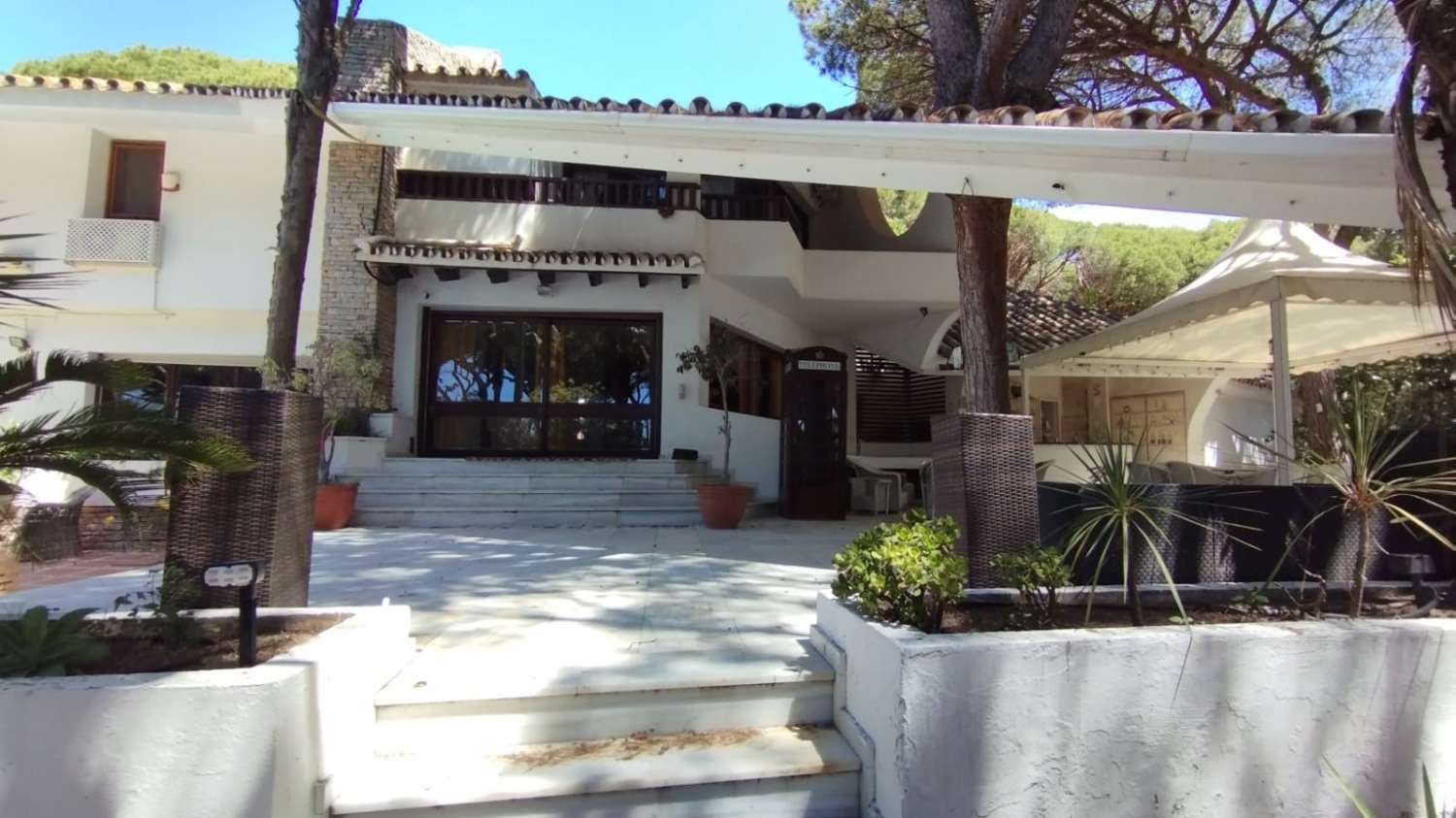 Gran residencia para reformar junto al mar Marbella Este