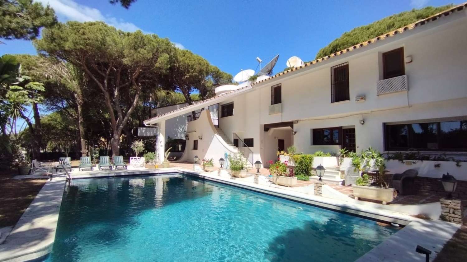 Gran residencia para reformar junto al mar Marbella Este