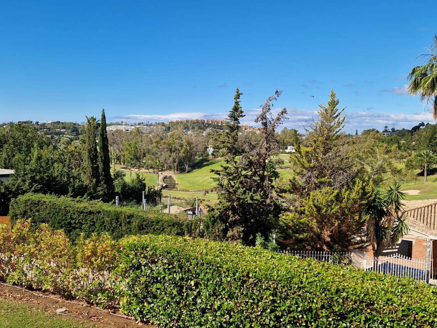 VILLA TIL SALG I LOS NARANJOS GOLF, NUEVA ANDALUCIA