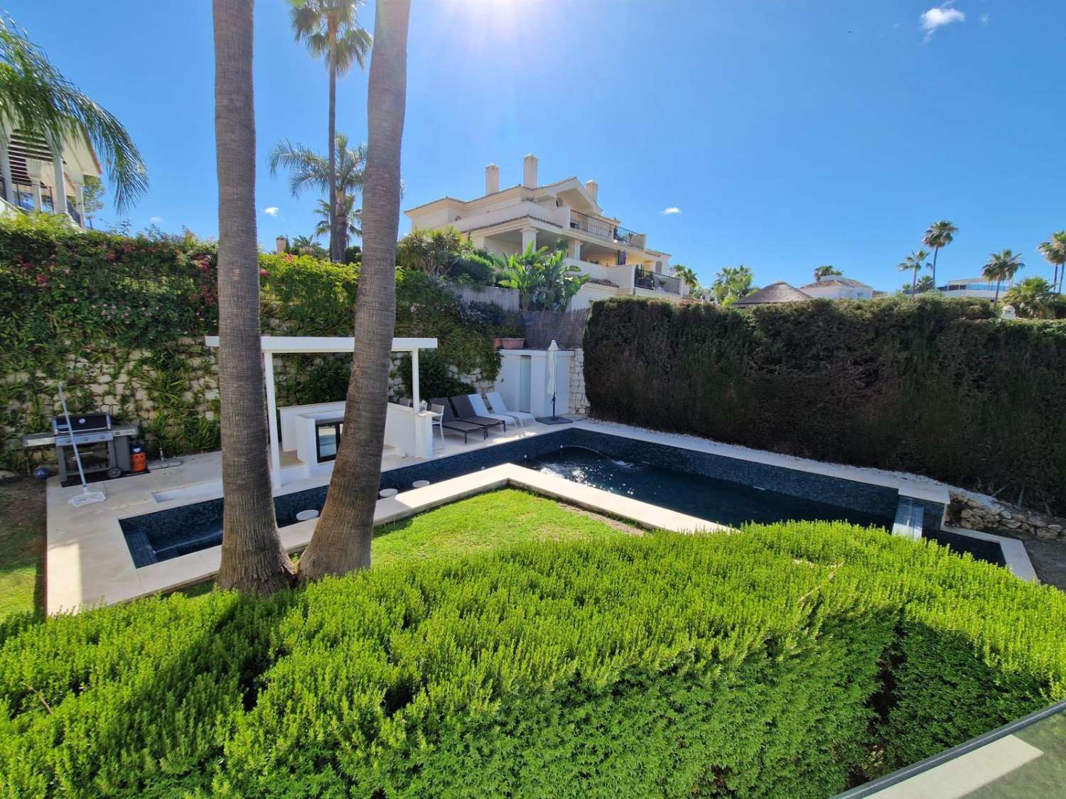 VILLA TIL SALG I LOS NARANJOS GOLF, NUEVA ANDALUCIA