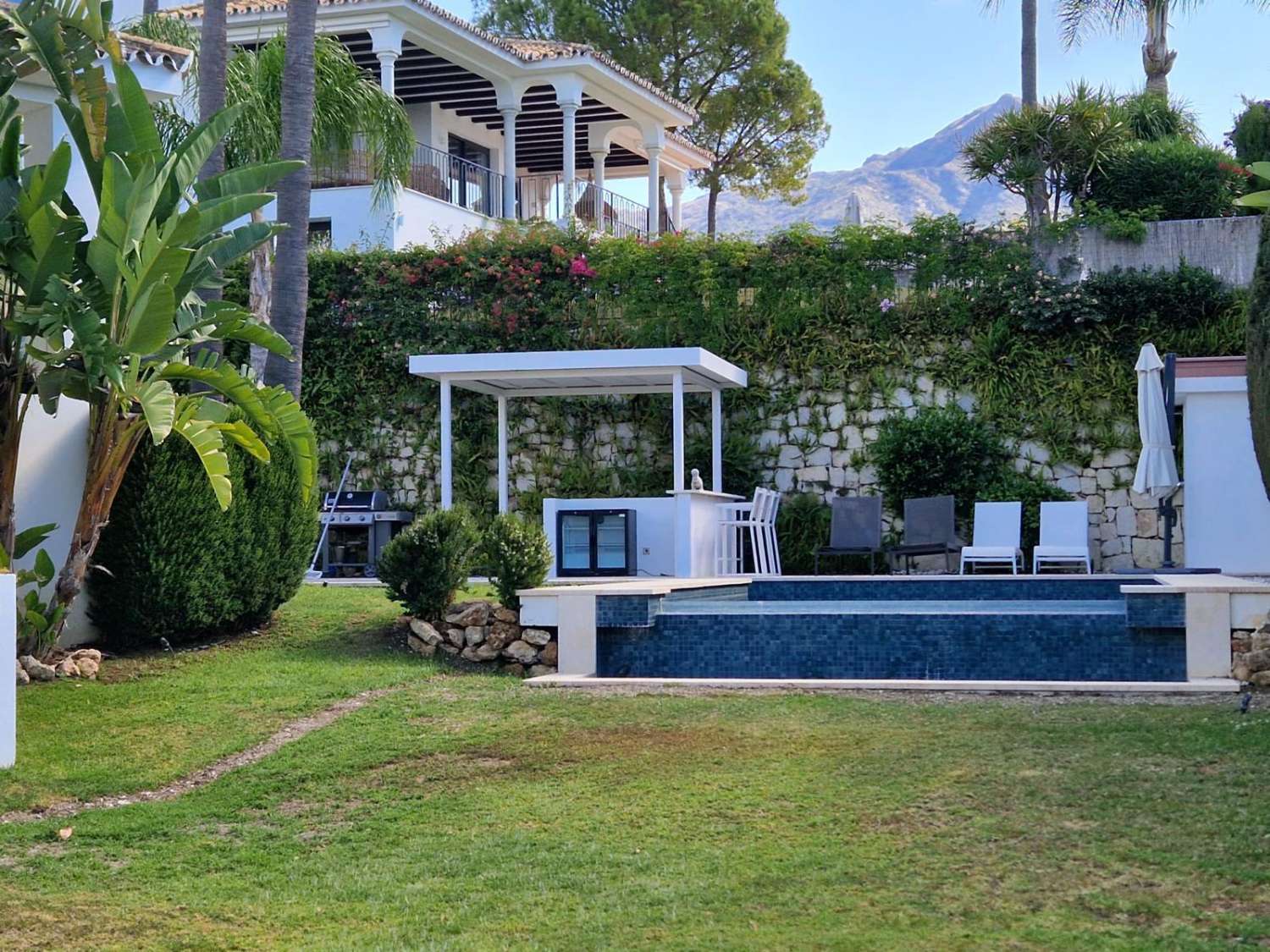 VILLA TIL SALG I LOS NARANJOS GOLF, NUEVA ANDALUCIA