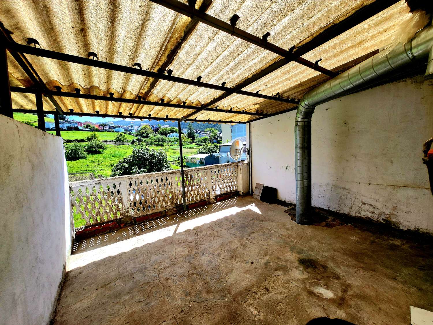 CASA EN VENTA EN EL CENTRO DE VEGADEO