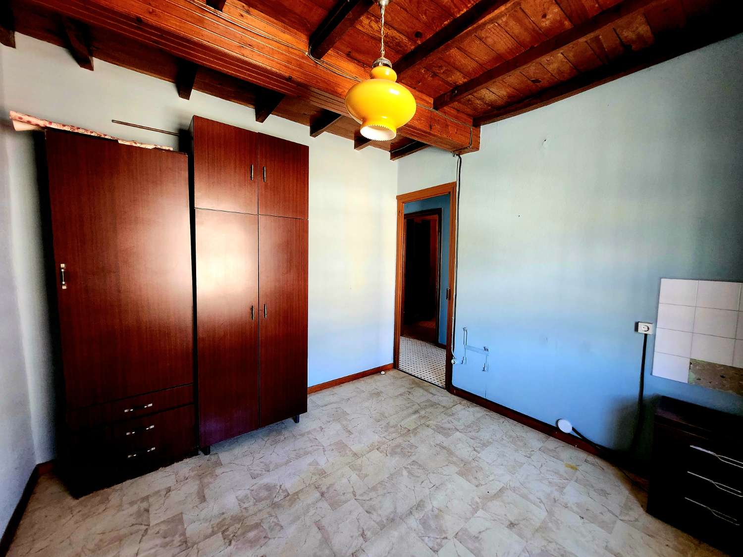 HOUSE FOR SALE IN THE CENTER OF VEGADEO