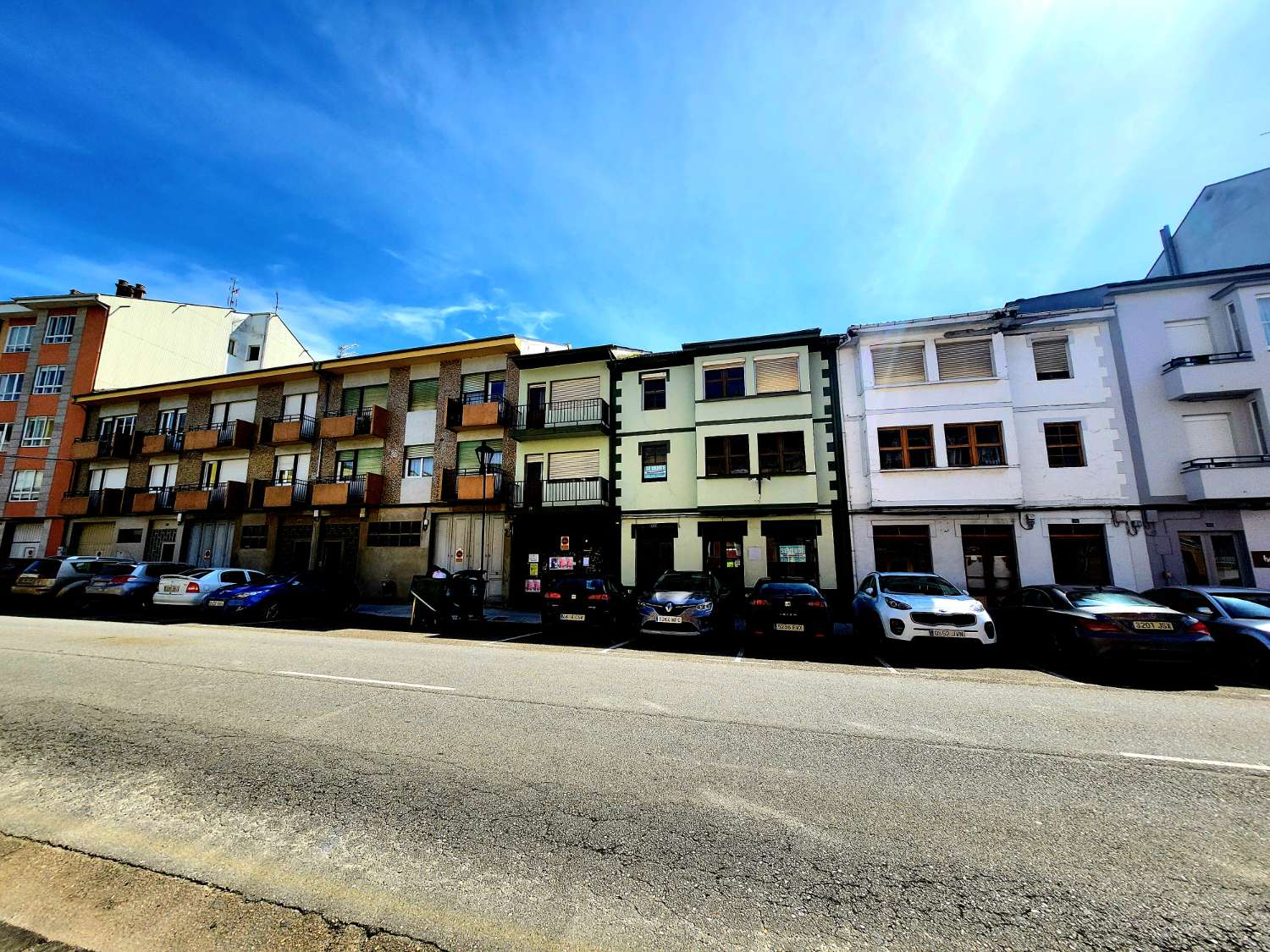 CASA EN VENTA EN EL CENTRO DE VEGADEO