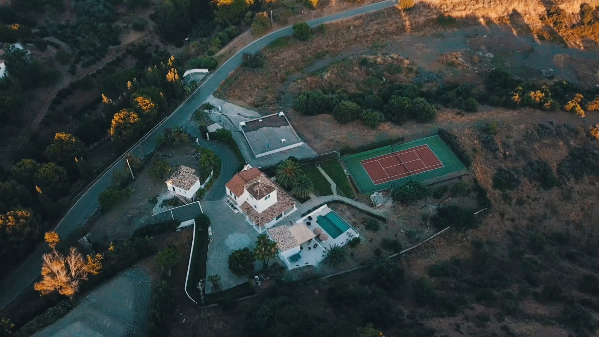 Prachtig uitzicht op zee huis in mediterrane stijl met eigen tennisbaan