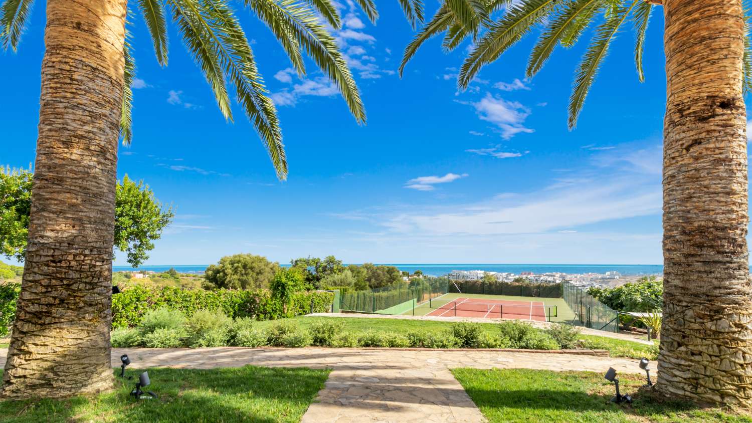 Erstaunlicher Meerblick Haus im mediterranen Stil mit privatem Tennisplatz