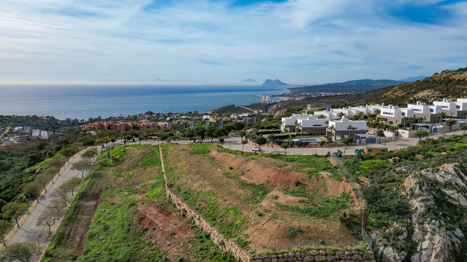 Lizenzierte Grundstücke und Projekt für den Bau einer Villa mit Meerblick