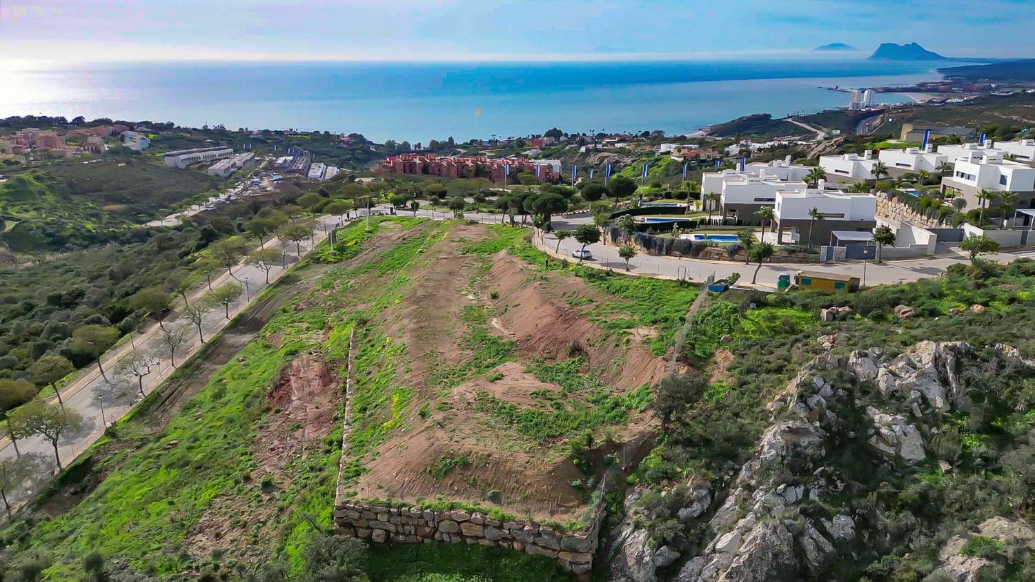 Lizenzierte Grundstücke und Projekt für den Bau einer Villa mit Meerblick