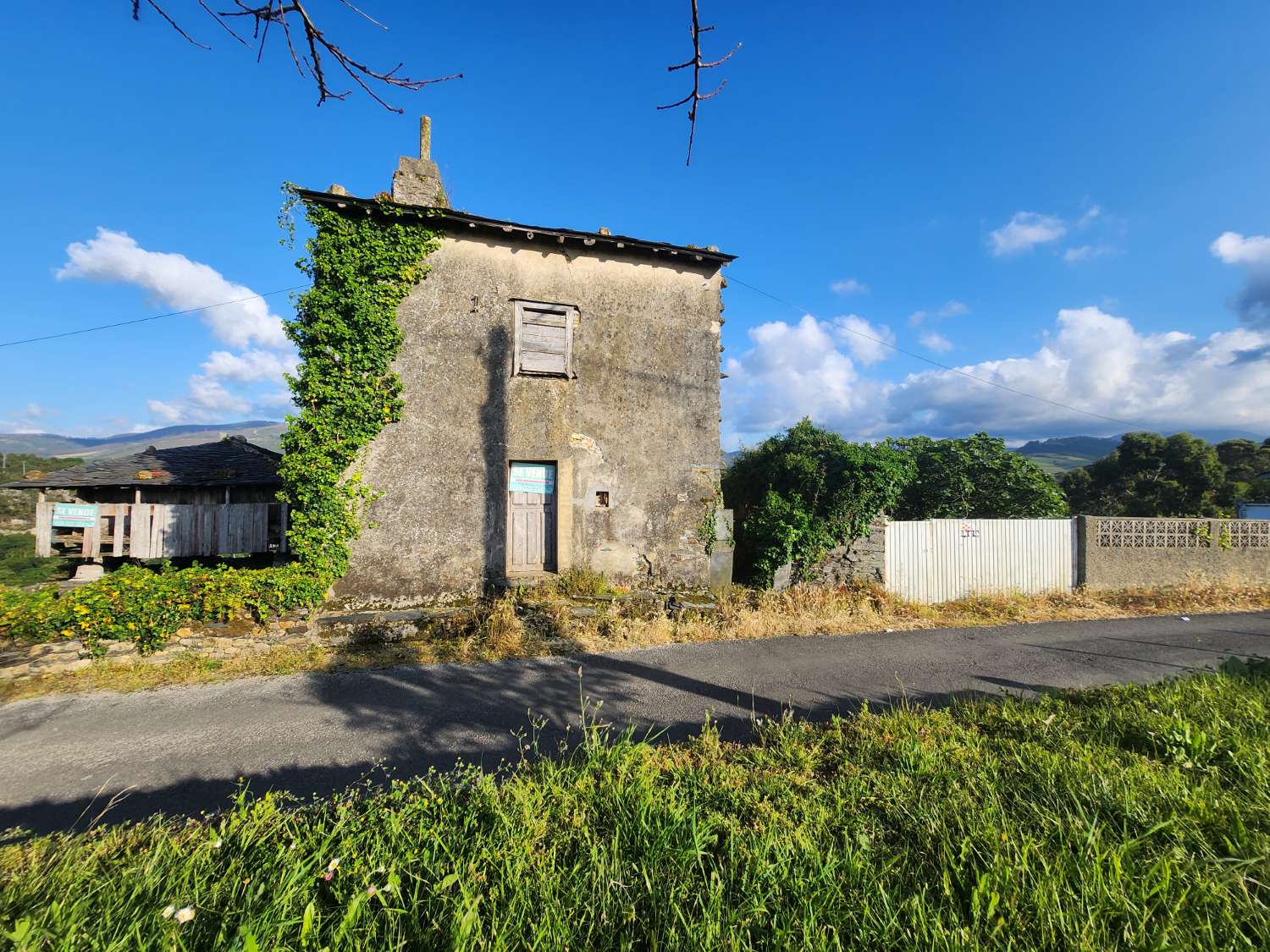 House and Finca for Sale in Luarca