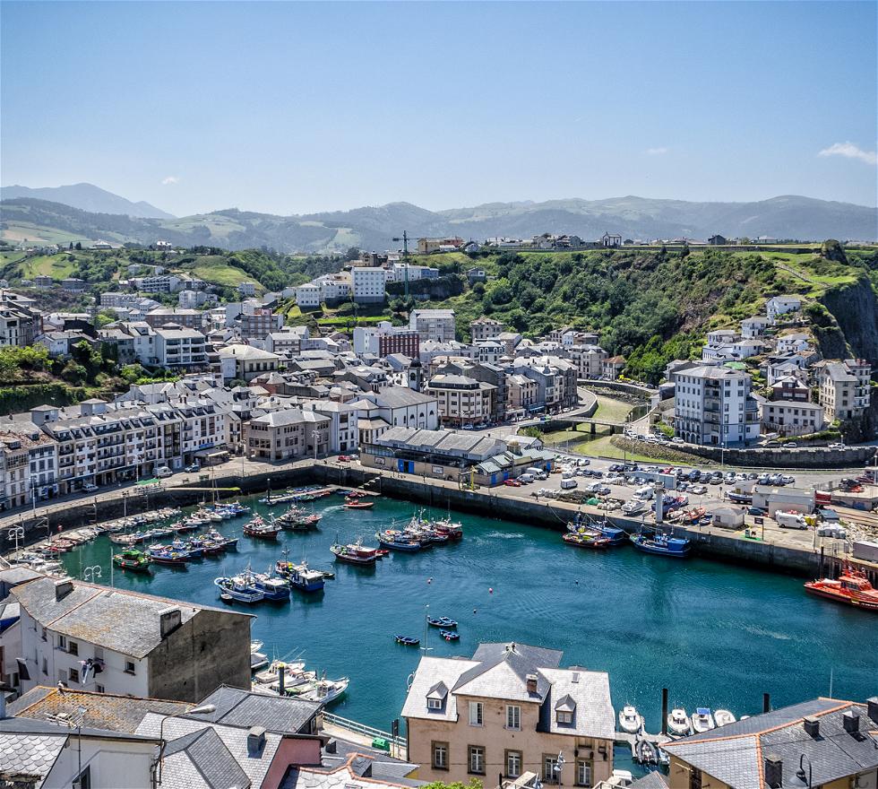 Huis en Finca te koop in Luarca