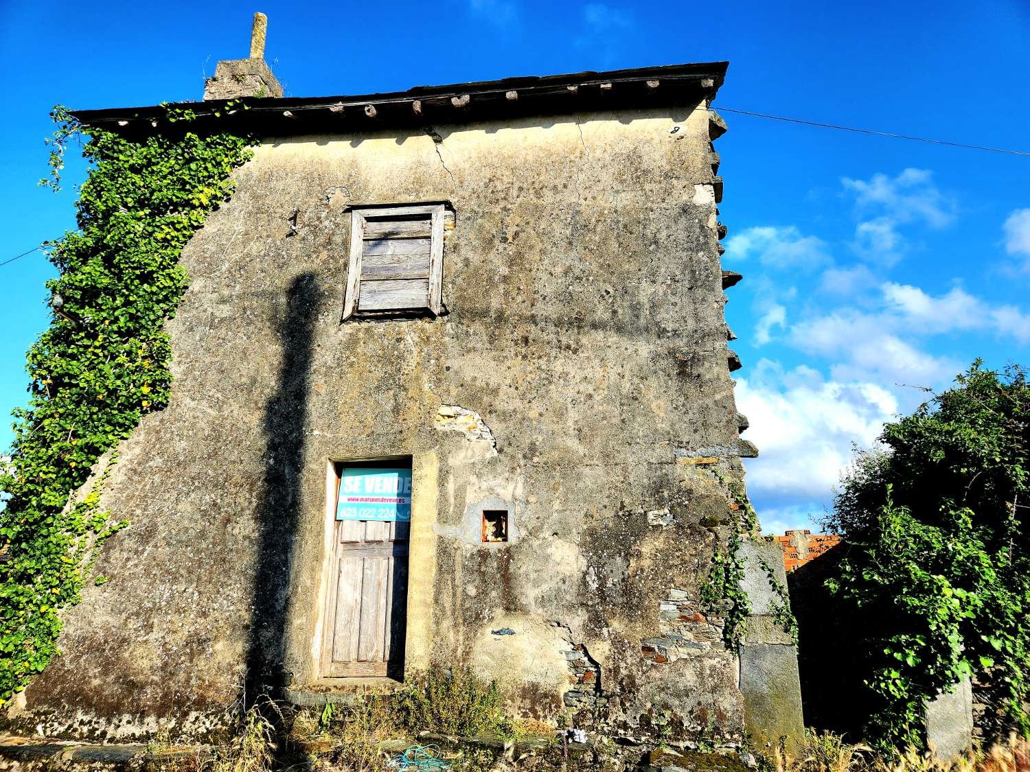 House and Finca for Sale in Luarca