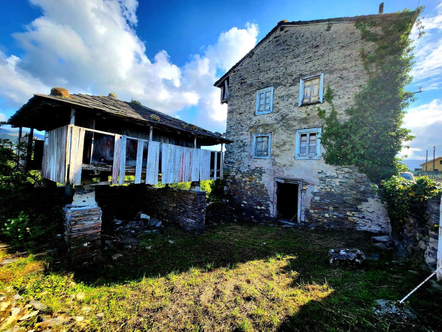 House and Finca for Sale in Luarca