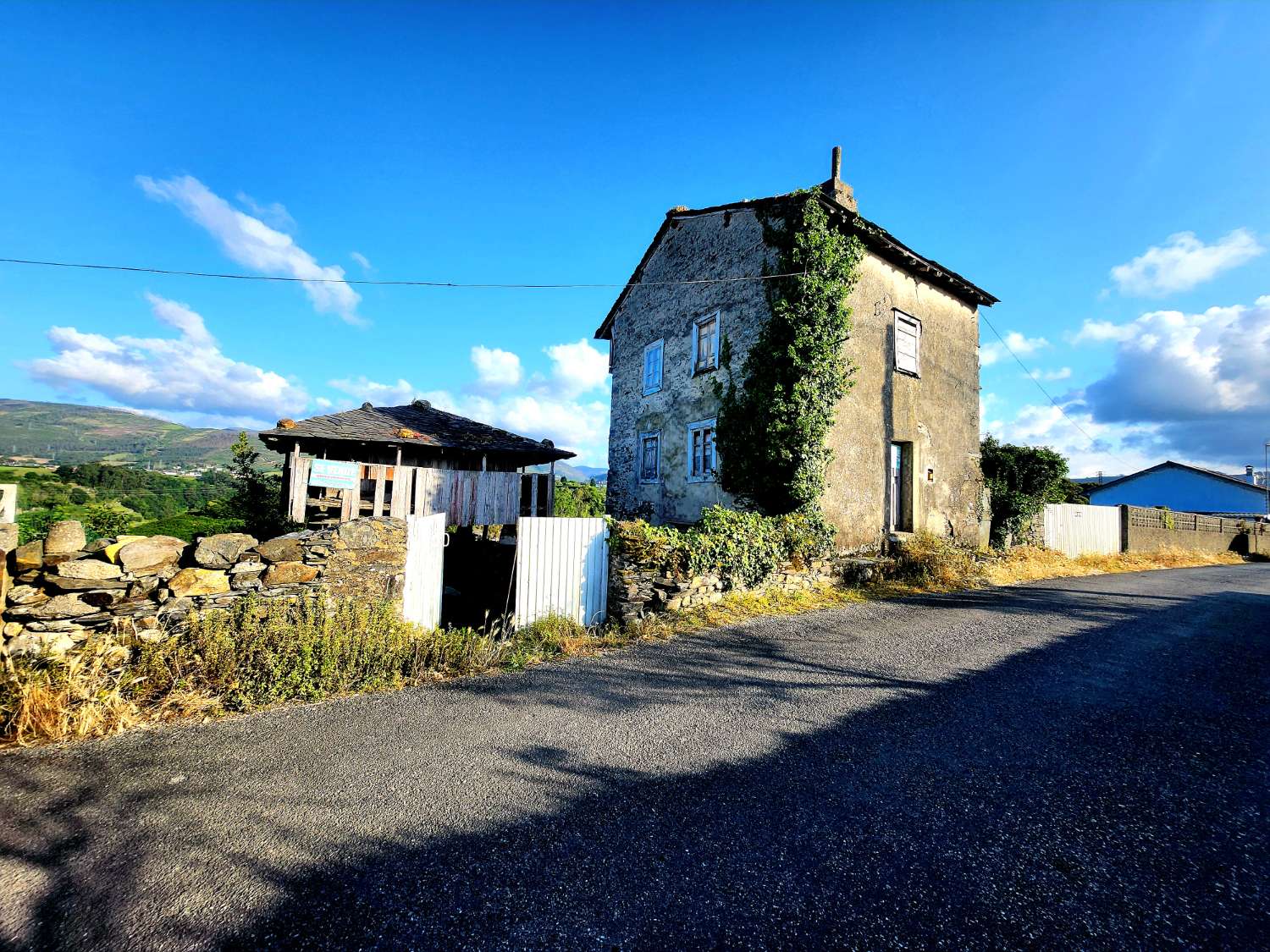 Talo ja Finca myytävänä Luarca