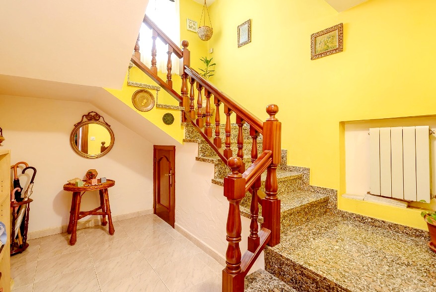 BEAUTIFUL DETACHED HOUSE IN BIMENES