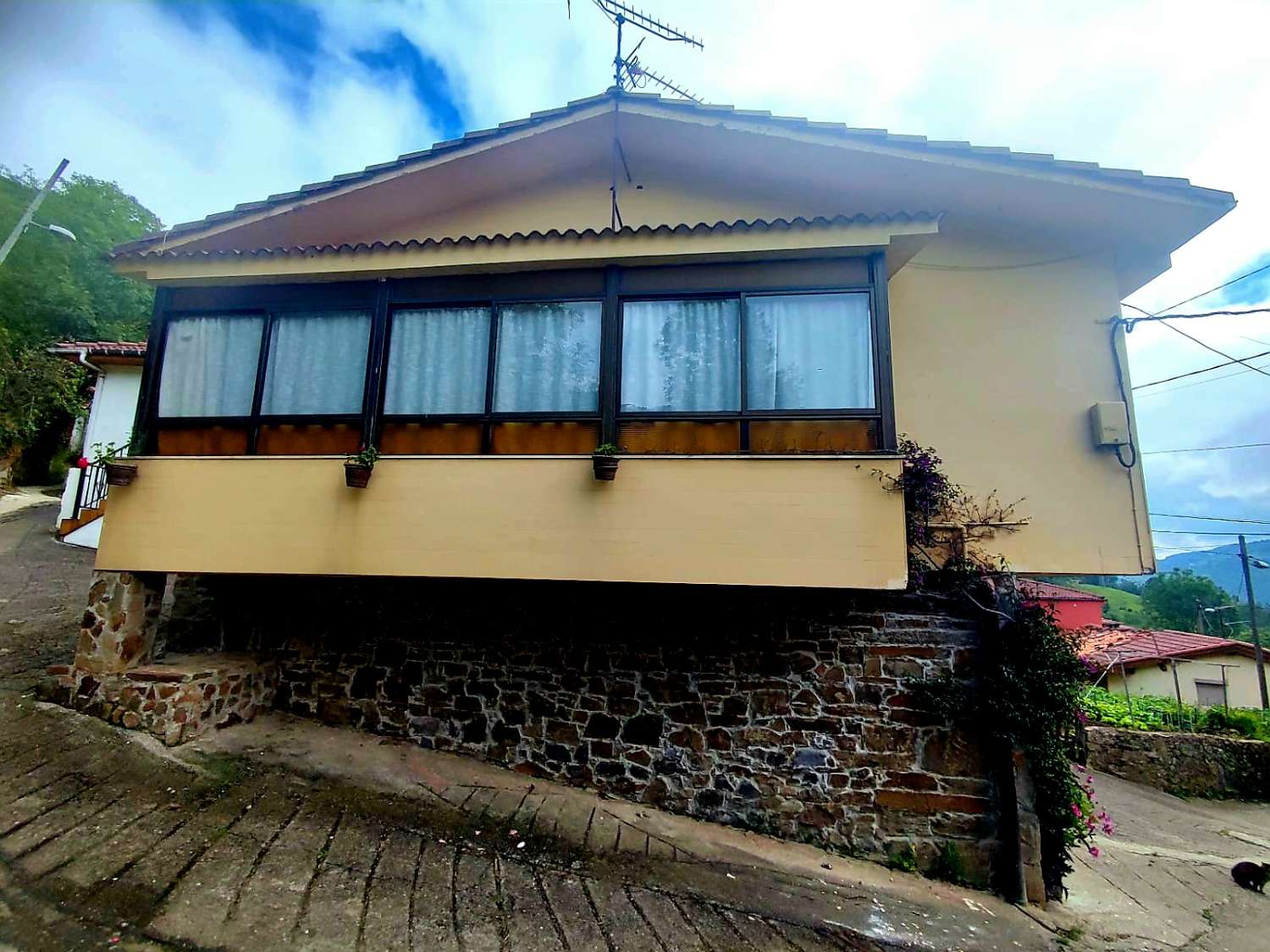 VILLAGE HOUSE IN PAXÍO, MIERES