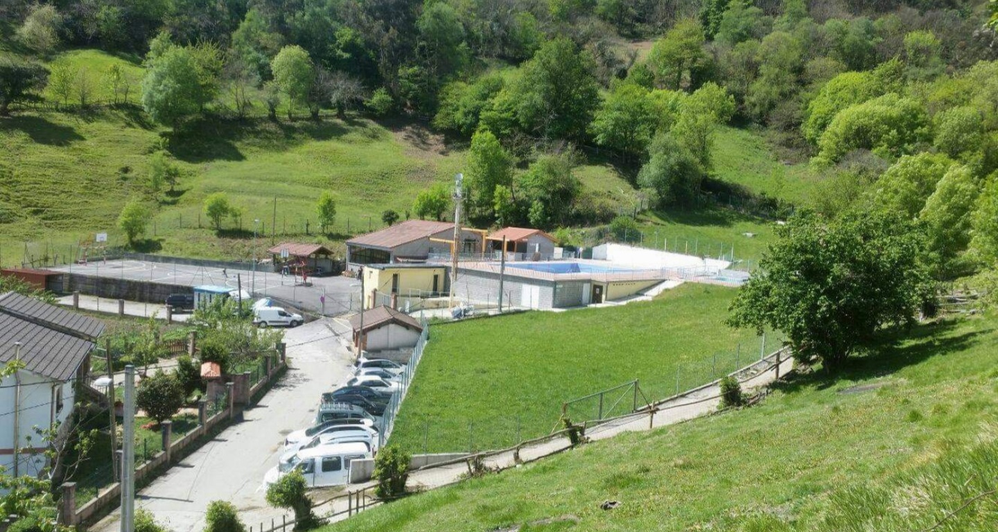 VILLAGE HOUSE IN PAXÍO, MIERES