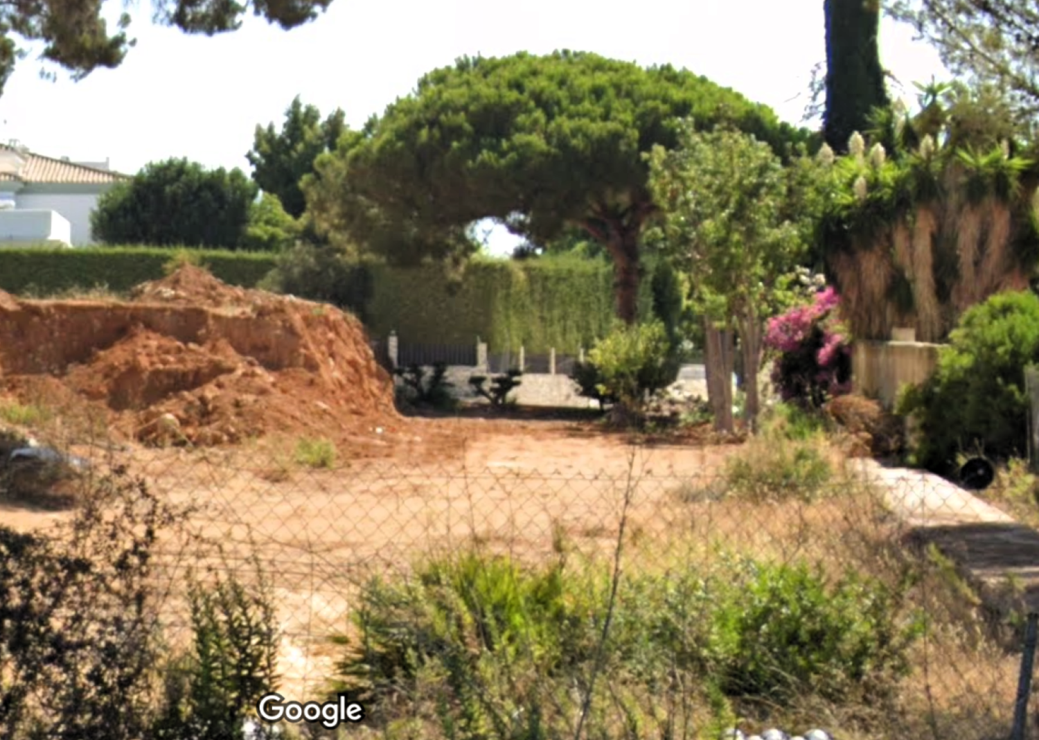 Plot with license to build a private villa in Marbella - Nagueles.