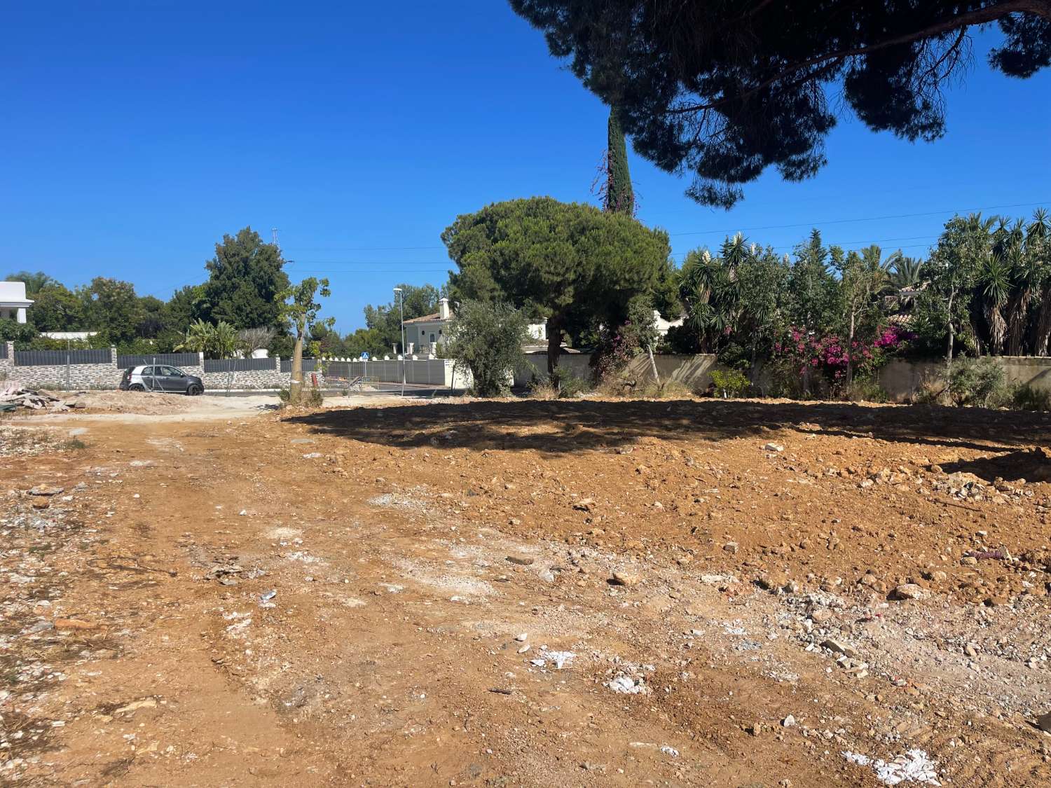 Plot with license to build a private villa in Marbella - Nagueles.