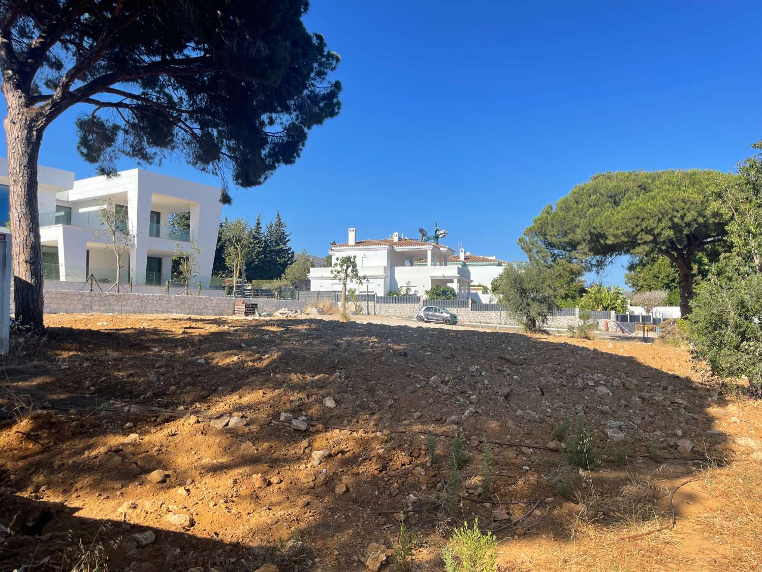 Plot with license to build a private villa in Marbella - Nagueles.