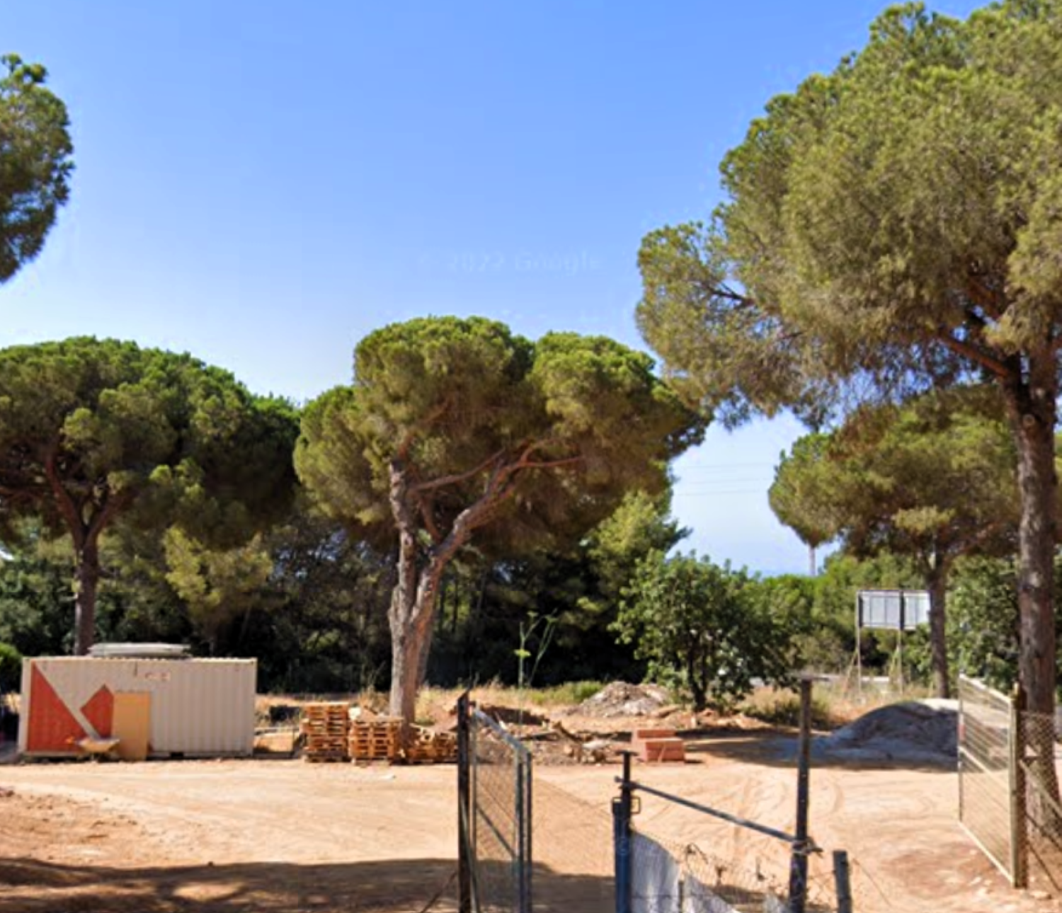 Plot with license to build a private villa in Marbella - Nagueles.