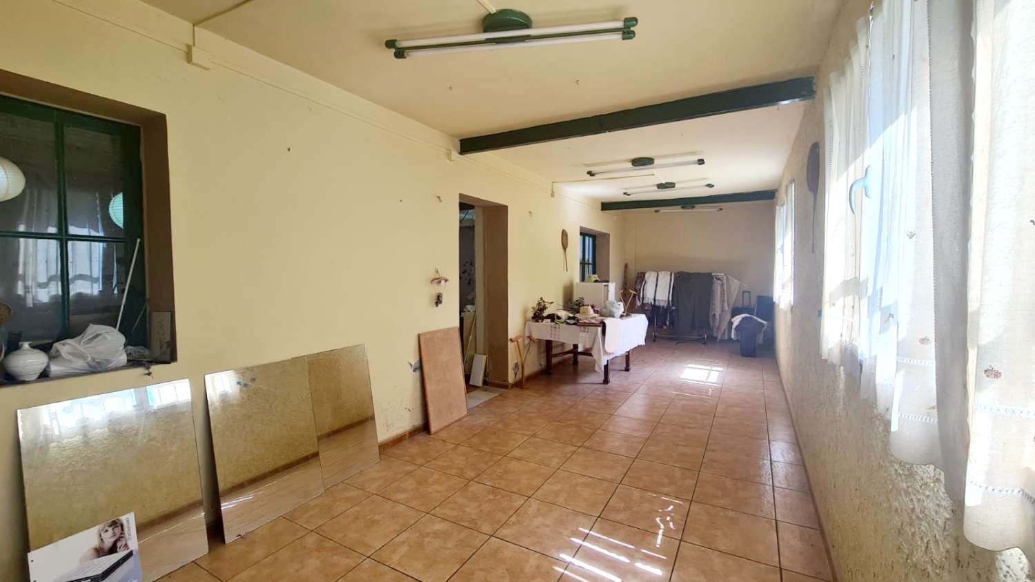 BAJO EN VENTA CON PEQUEÑO TERRENO EN VEGA DE SARIEGO