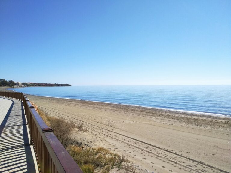 GRAN PISO DE 3 DORMITORIOS EN EL CENTRO DE ESTEPONA