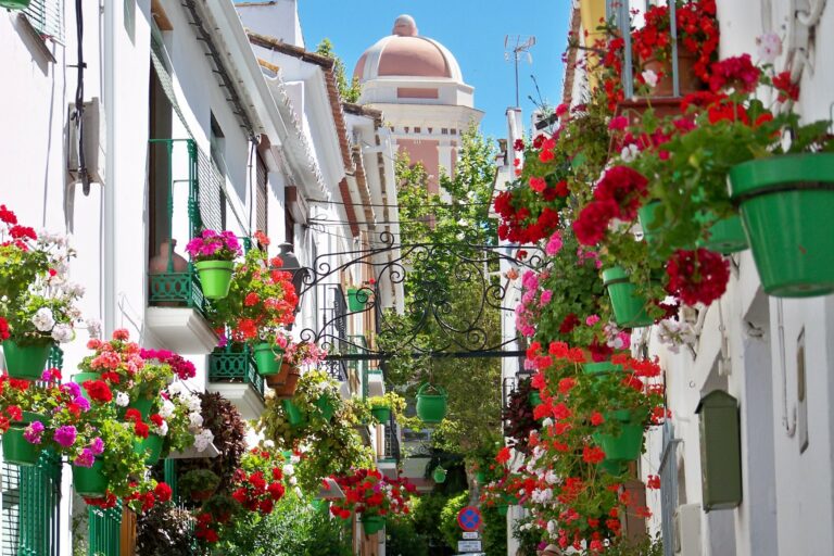 STOR LÄGENHET MED 3 SOVRUM I CENTRUM AV ESTEPONA