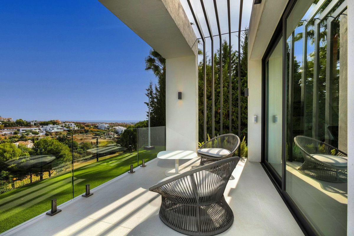 Villa luxueuse et élégante avec vue panoramique à Marbella.