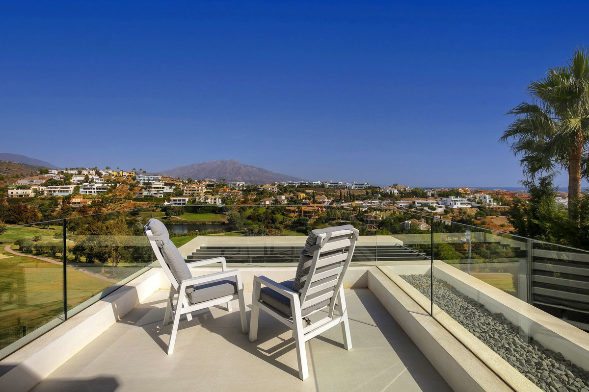 Lyxig och elegant villa med panoramautsikt i Marbella.