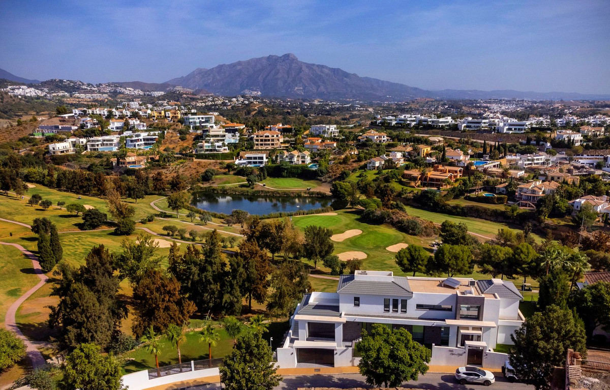 Lyxig och elegant villa med panoramautsikt i Marbella.