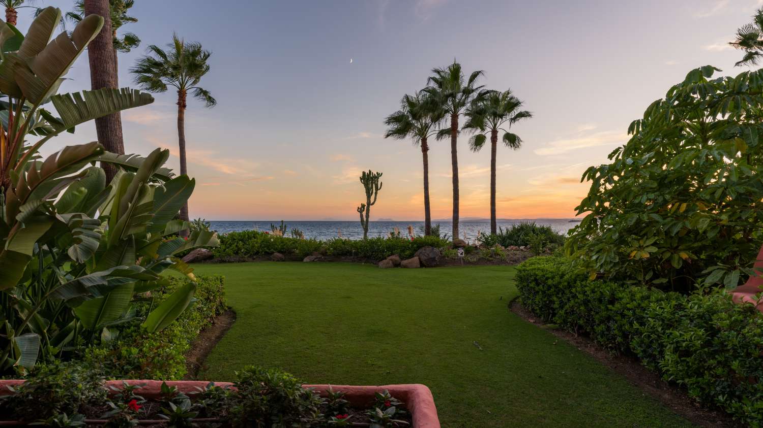 Luxe appartement met directe toegang tot het strand.