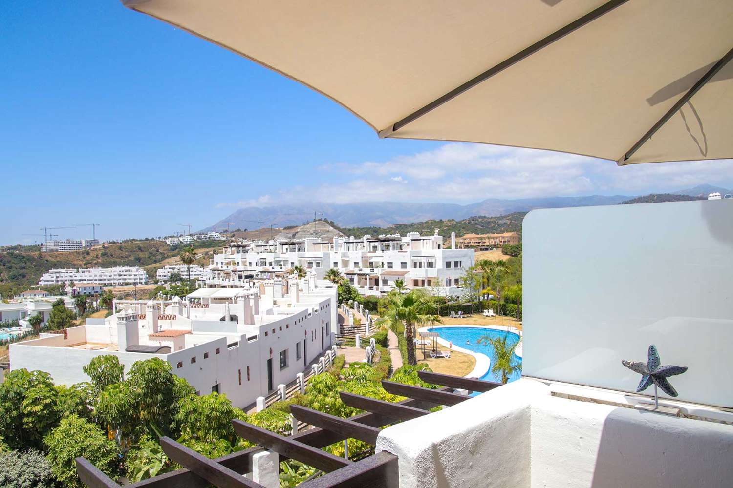 Luxuriöses Duplex-Penthouse mit Blick auf das Meer und Gibraltar