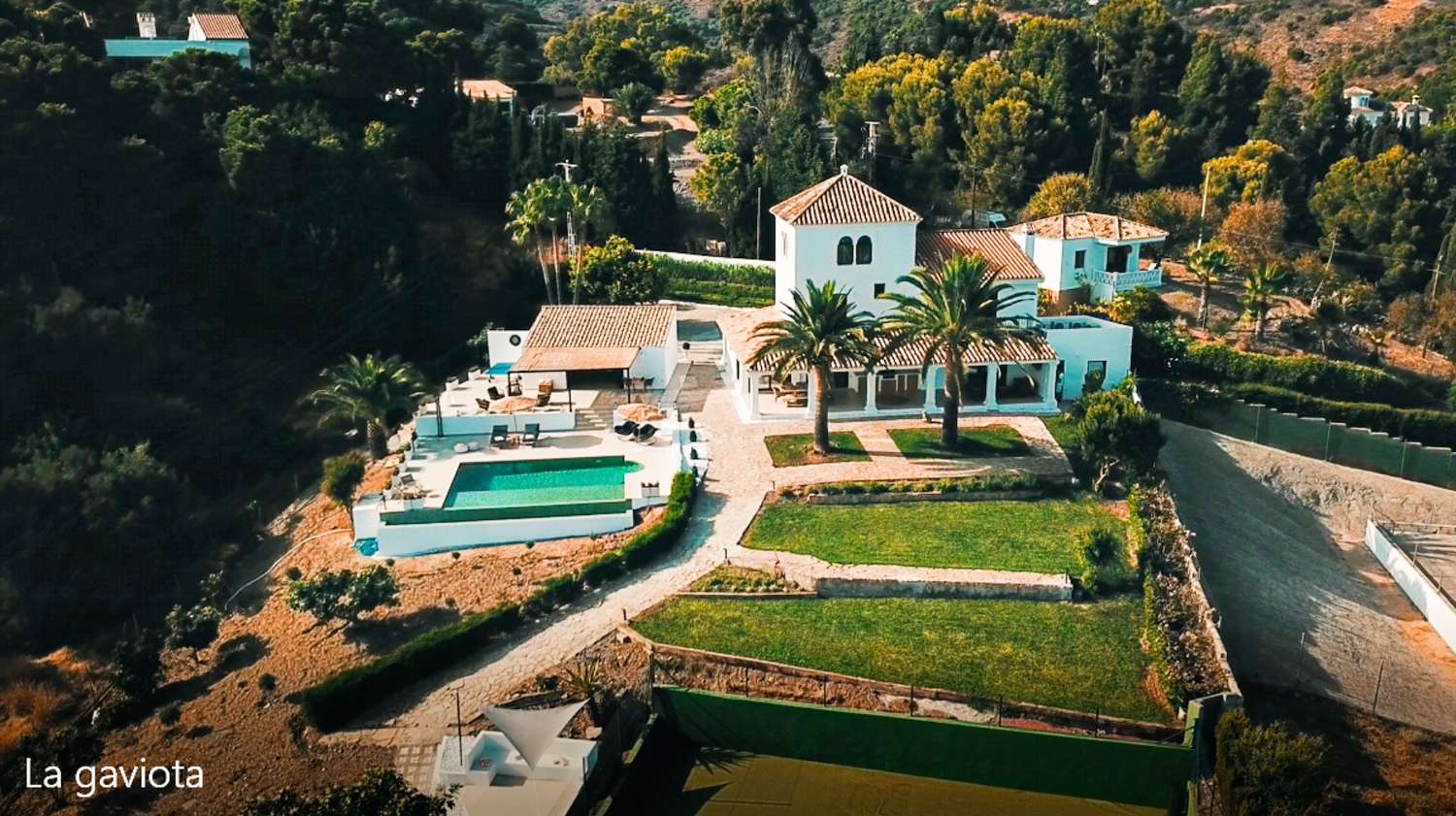 VILLA SPECTACULAIRE À LOS REALES, ESTEPONA