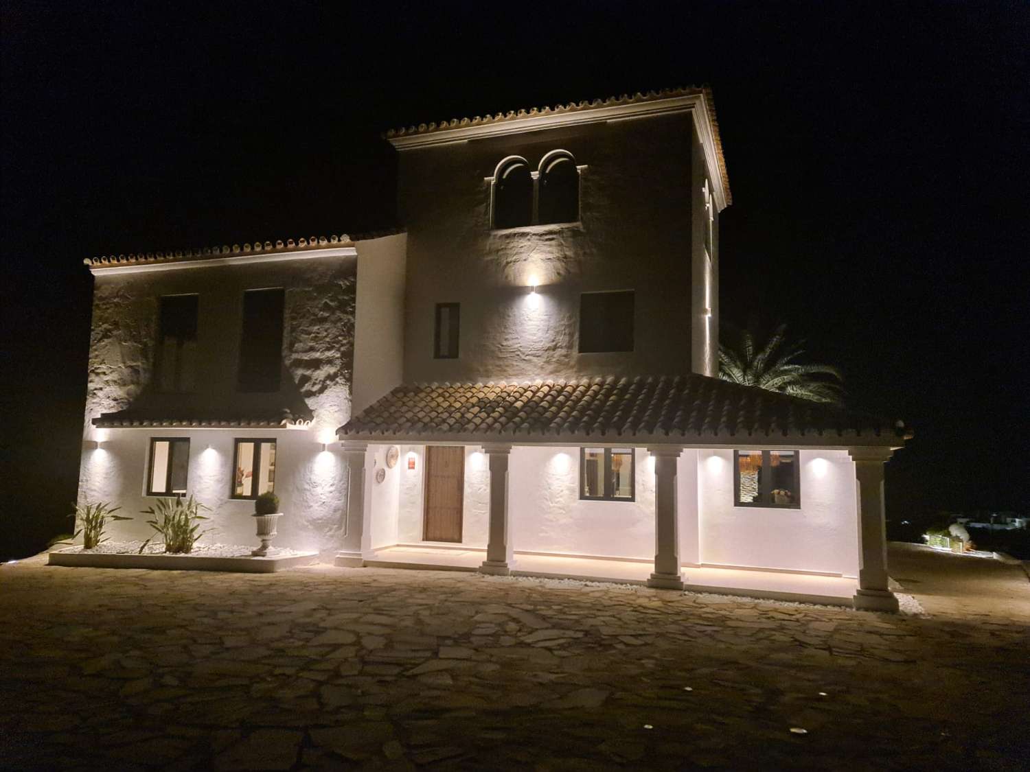 SPEKTAKULÄR VILLA I LOS REALES, ESTEPONA