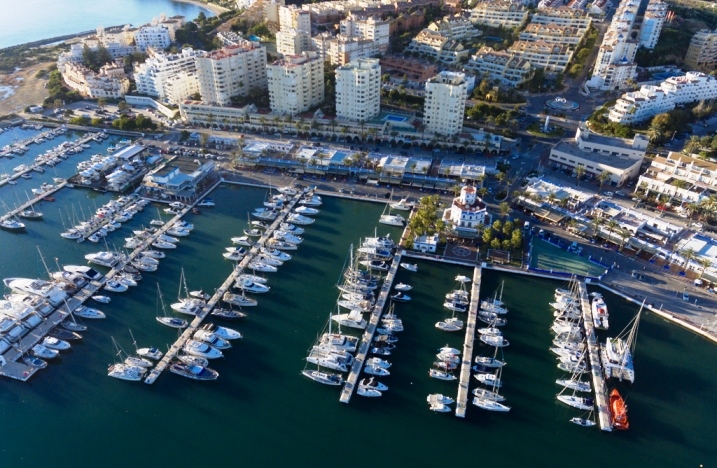 Finca para reformar al lado del mar en Estepona