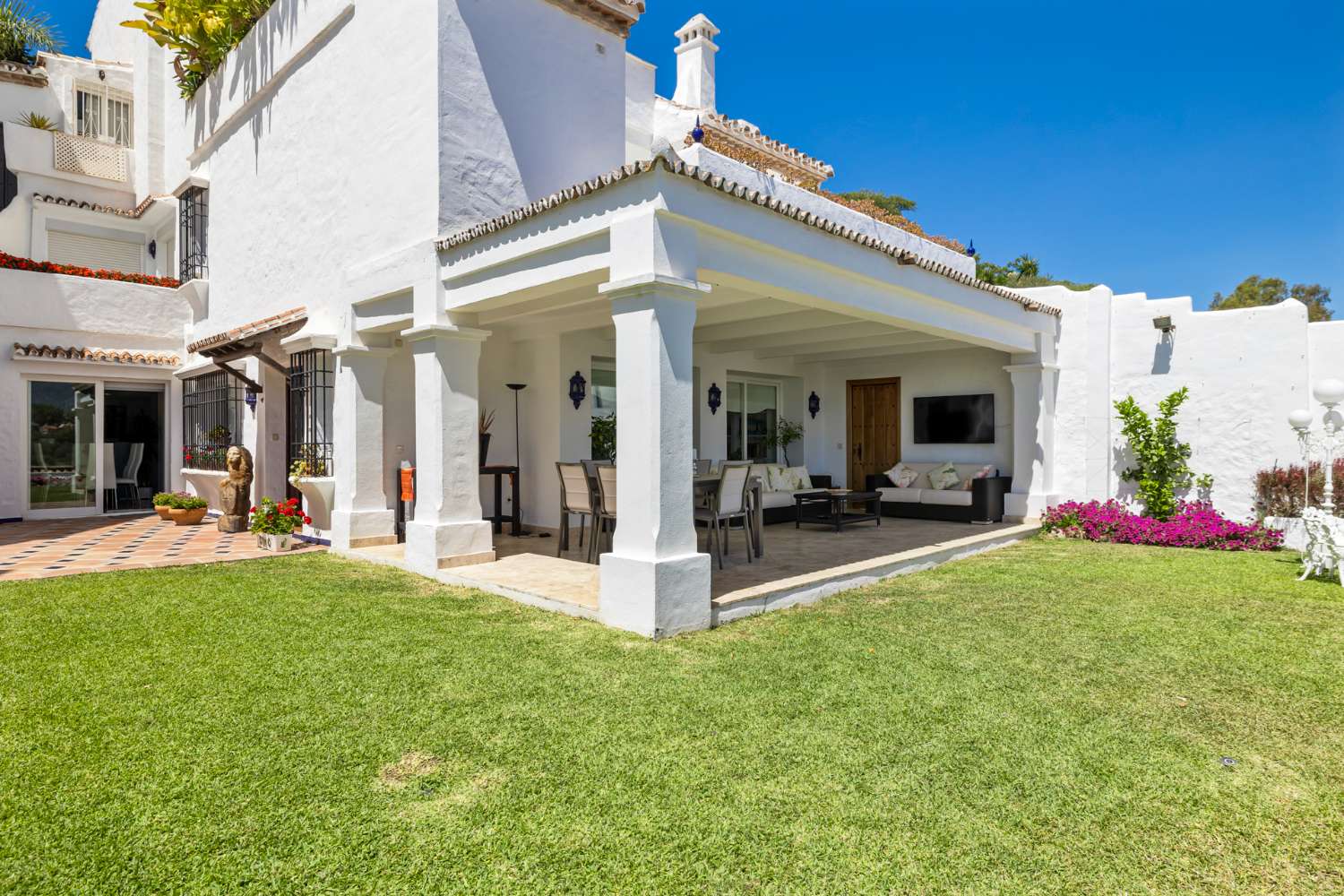 HOUSE FOR SALE IN PUERTO BANÚS