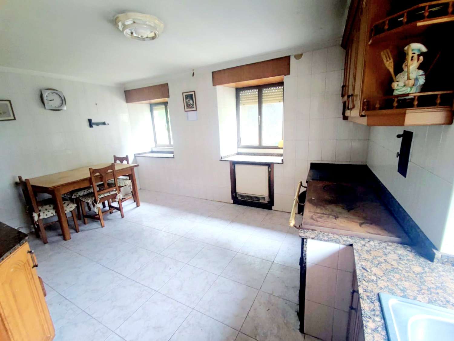 LARGE DETACHED HOUSE IN TAPIA DE CASARIEGO