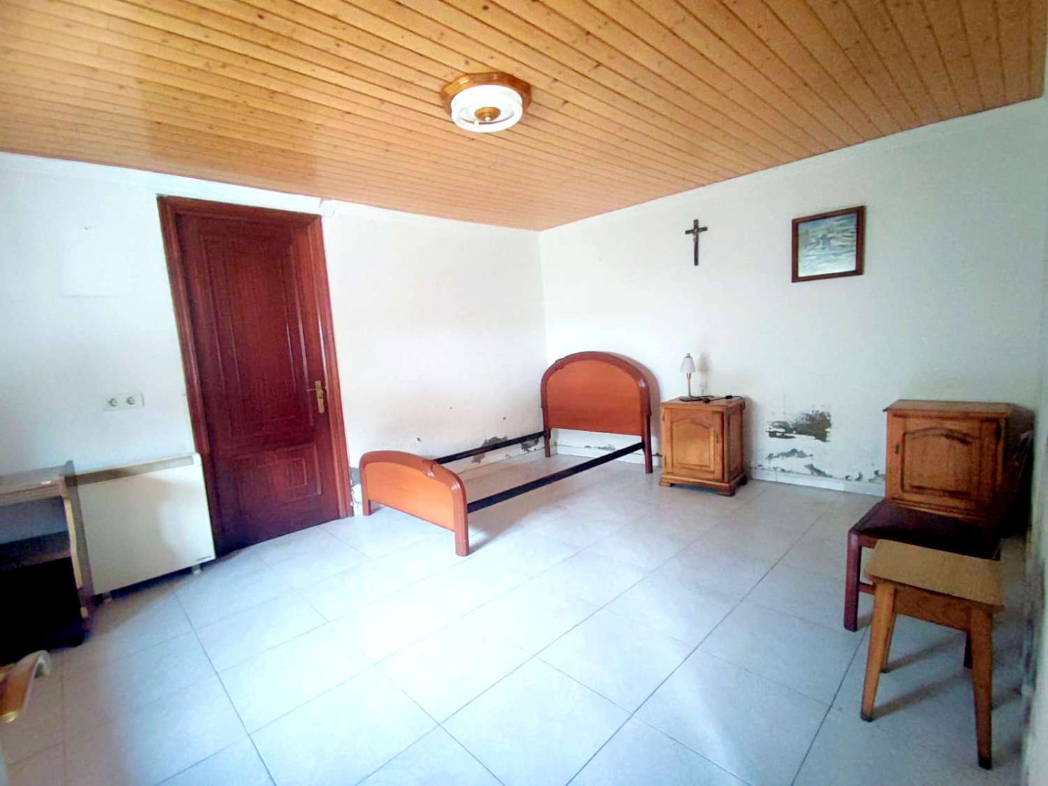 LARGE DETACHED HOUSE IN TAPIA DE CASARIEGO