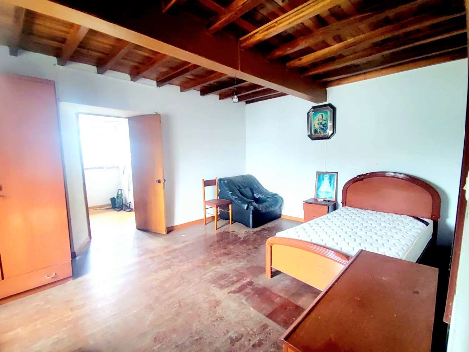 LARGE DETACHED HOUSE IN TAPIA DE CASARIEGO