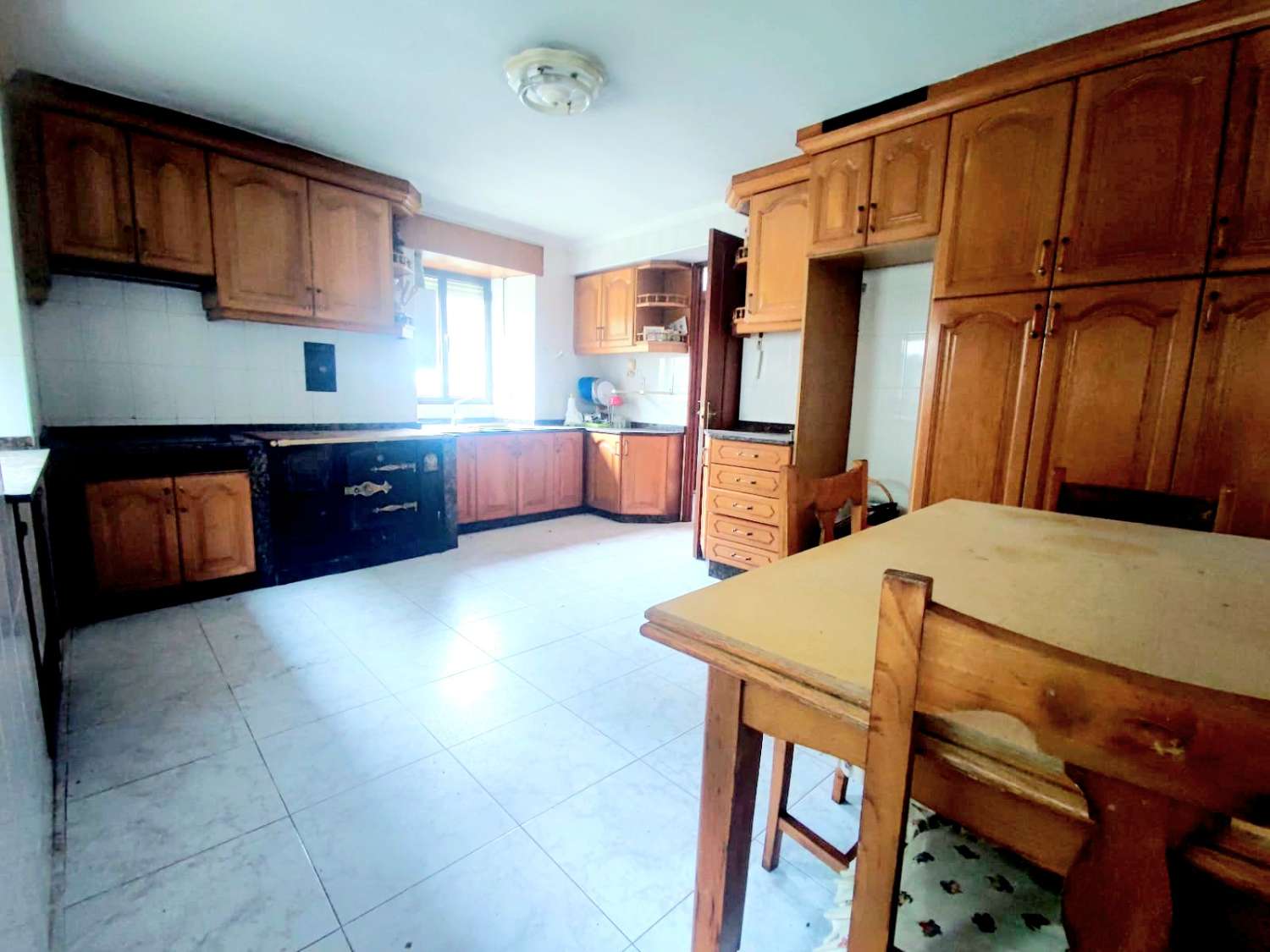 LARGE DETACHED HOUSE IN TAPIA DE CASARIEGO