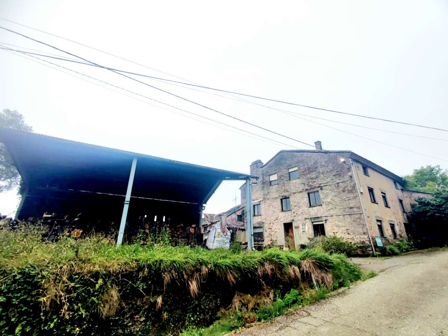 GROSSES EINFAMILIENHAUS IN TAPIA DE CASARIEGO